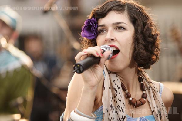 DEVENDRA BANHART - 2005-09-28 - PARIS - Place de la Bourse - 